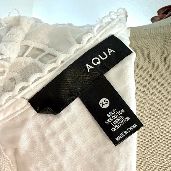 NWT XS White Lace Eyelet Embroidery Aqua Crop Top - Picture 7 of 7